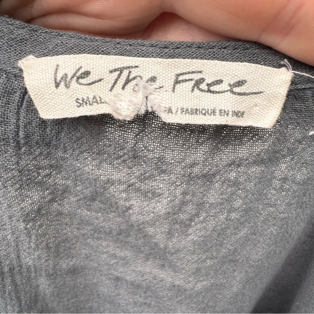 Free people // dark grey button front linen style top size small jun2